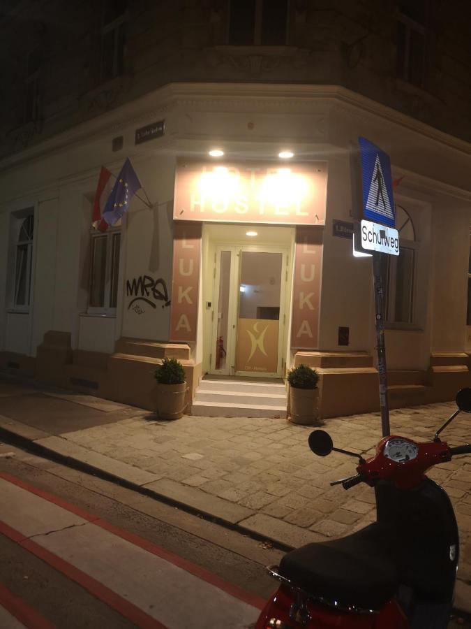 CH-Hotel Luka Wina Bagian luar foto